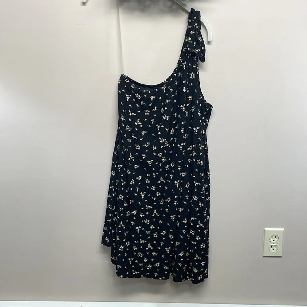American Eagle One Shoulder Boho Black Floral Dress with Pockets L